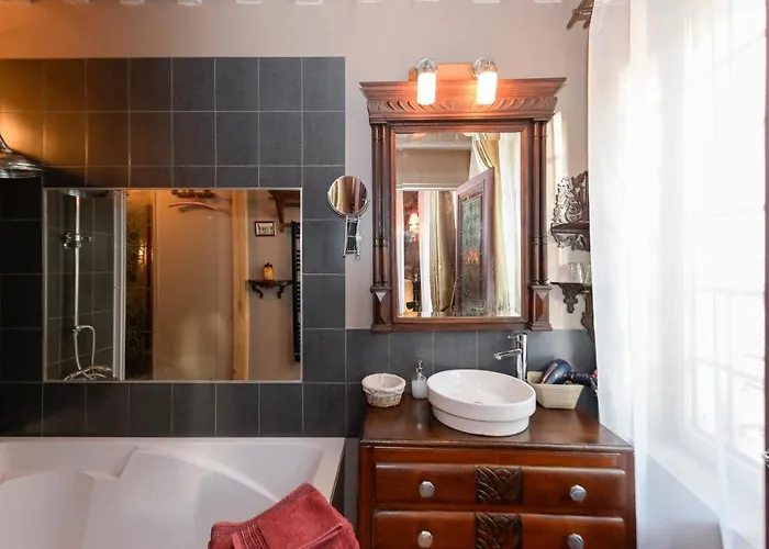 Hotel La Maison De *